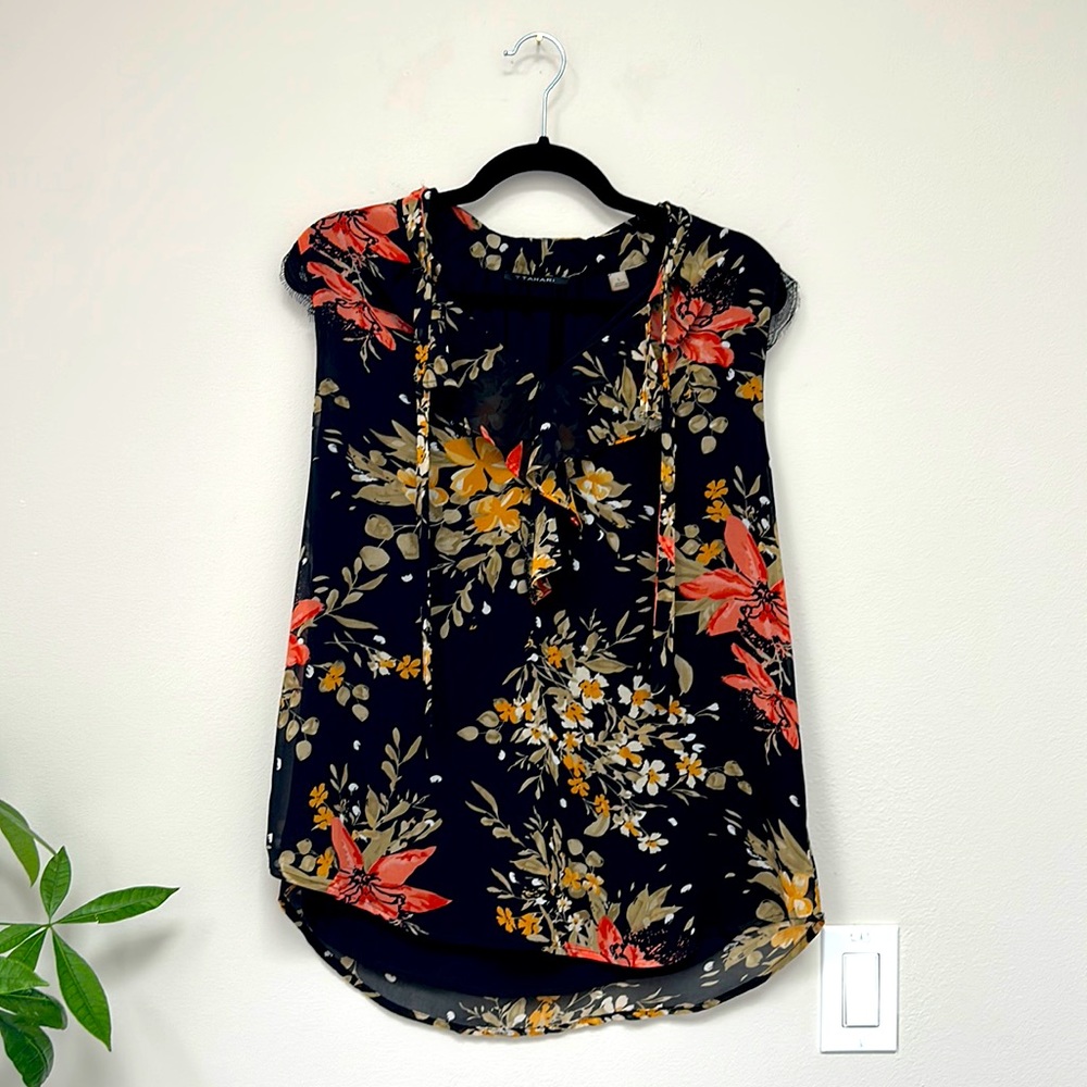 T. Tahari Beautiful Dark Floral Burst Sleeveless Blouse L
